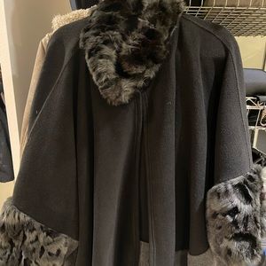 Black Cape w/ faux Fur trim